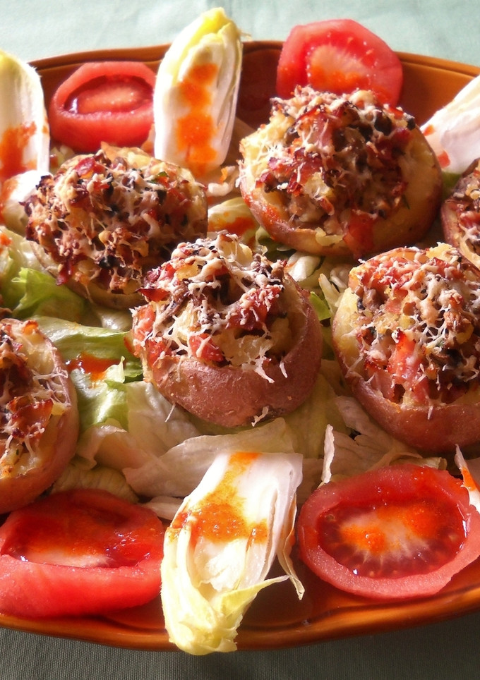 Una foto de Patatas rellenas con jamón y champiñones