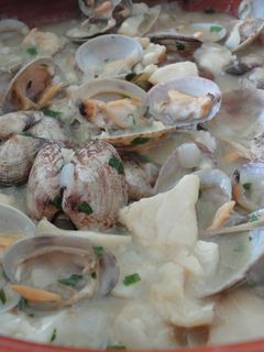 Una foto de Migas de bacalao con almejas