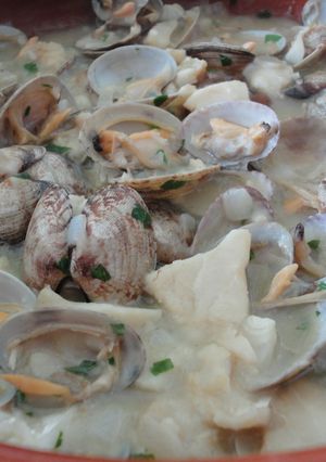 Una foto de Migas de bacalao con almejas