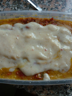 Una foto de Polenta con salsa de panceta y hierbas