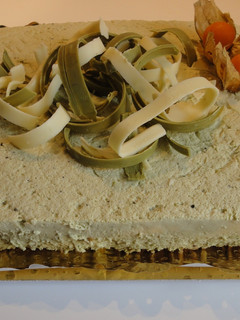Una foto de Tarta de yogur y queso con té Matcha