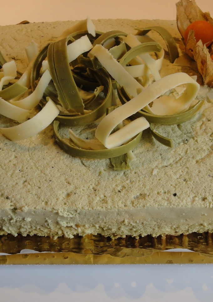 Una foto de Tarta de yogur y queso con té Matcha