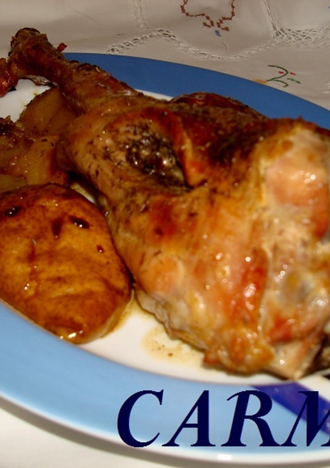 Una foto de Cabrito al horno con patatas y peras al vino