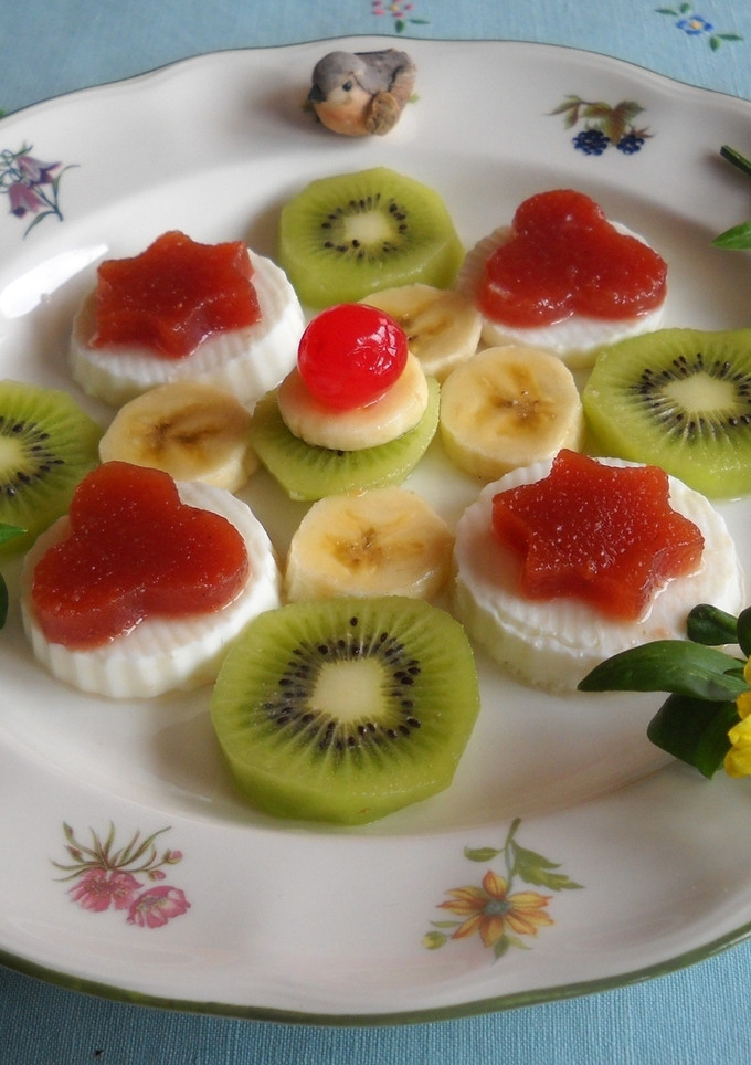 Una foto de Bocaditos de membrillo y queso con fruta