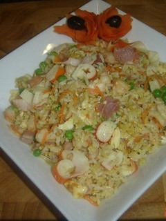 Una foto de Arroz frito tres delicias