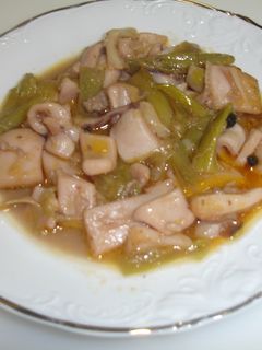 Una foto de Calamares con ajos tiernos