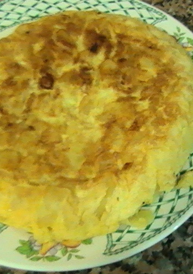 Una foto de Tortilla de patatas y cebolla (Mónica)