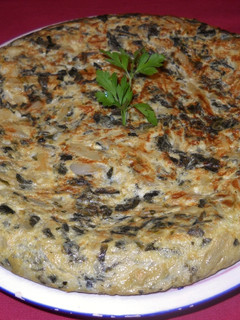Una foto de Tortilla de mini pajaritas de pasta y acelgas