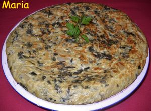 Una foto de Tortilla de mini pajaritas de pasta y acelgas