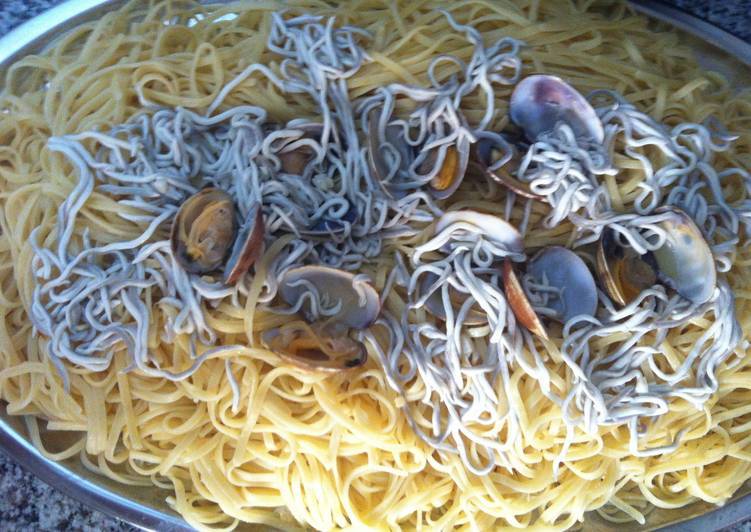 Pasta con almejas y gulas