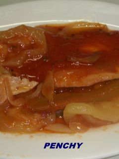 Una foto de Pechugas de pollo rehogadas con verduras y tomate al orégano