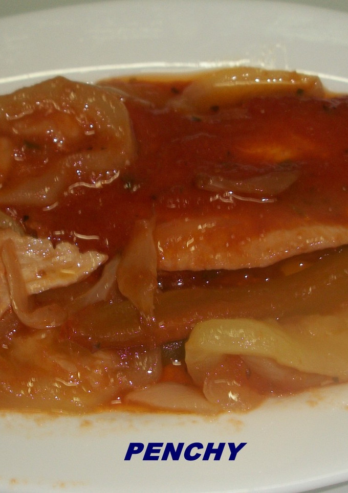 Una foto de Pechugas de pollo rehogadas con verduras y tomate al orégano