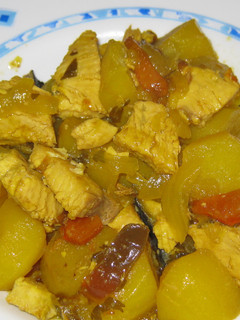 Una foto de Patatas guisadas con marrajo al azafrán