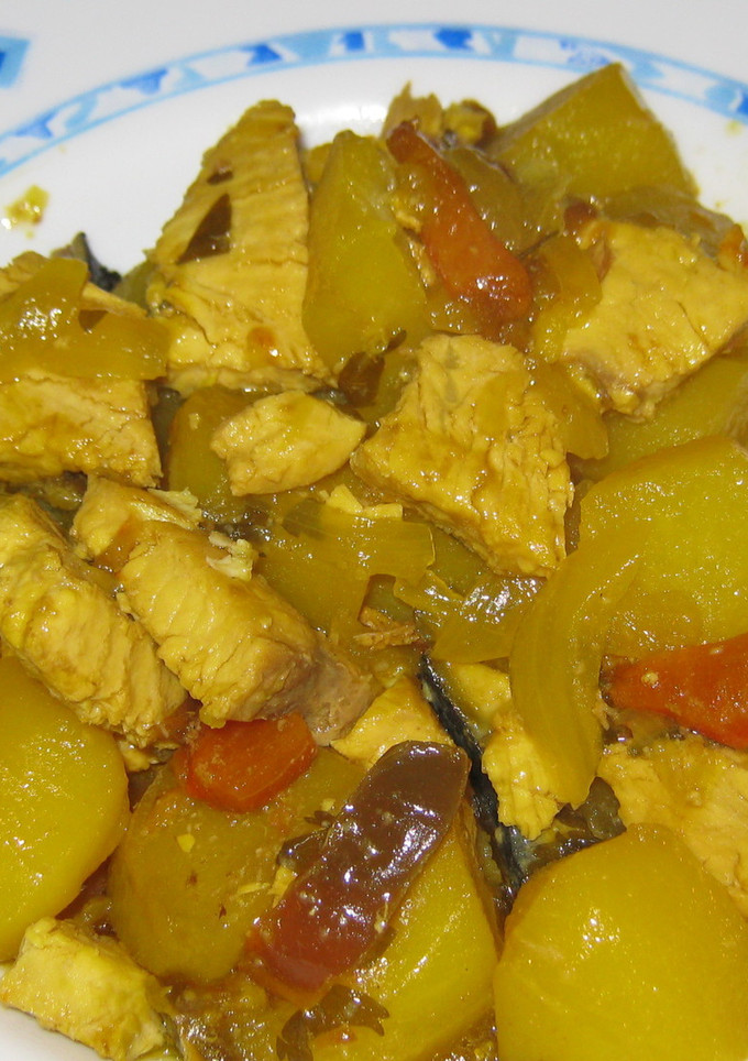 Una foto de Patatas guisadas con marrajo al azafrán