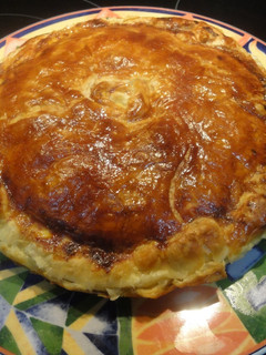 Una foto de Empanada de tortilla de patatas en hojaldre