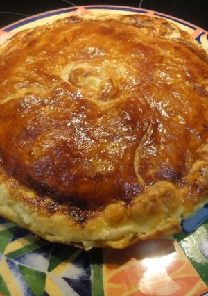 Una foto de Empanada de tortilla de patatas en hojaldre