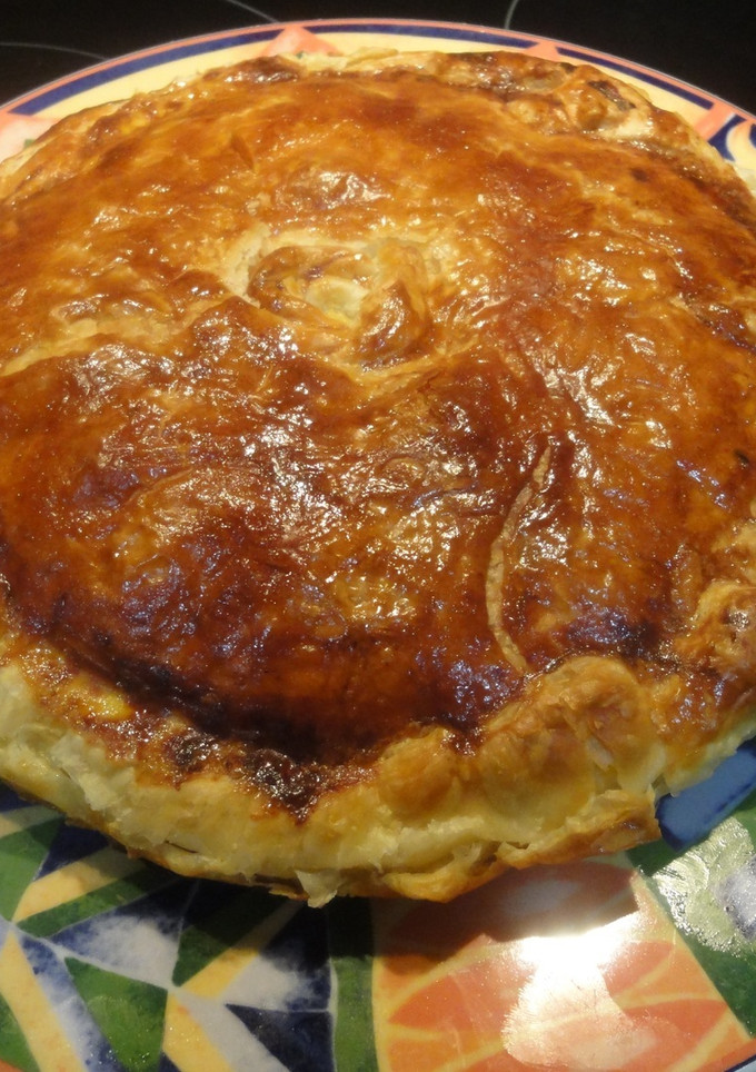 Una foto de Empanada de tortilla de patatas en hojaldre