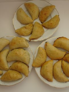 Una foto de Empanadillas caseras de tomate, de espinacas y de cebolla