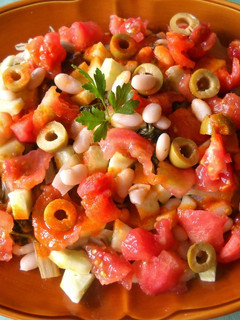 Una foto de Ensalada de judías blancas con vinagreta de ajo y pimentón