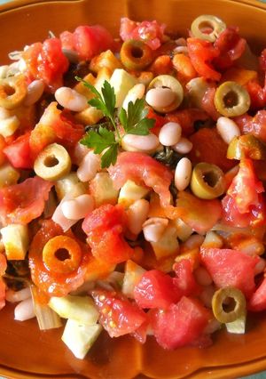 Una foto de Ensalada de judías blancas con vinagreta de ajo y pimentón