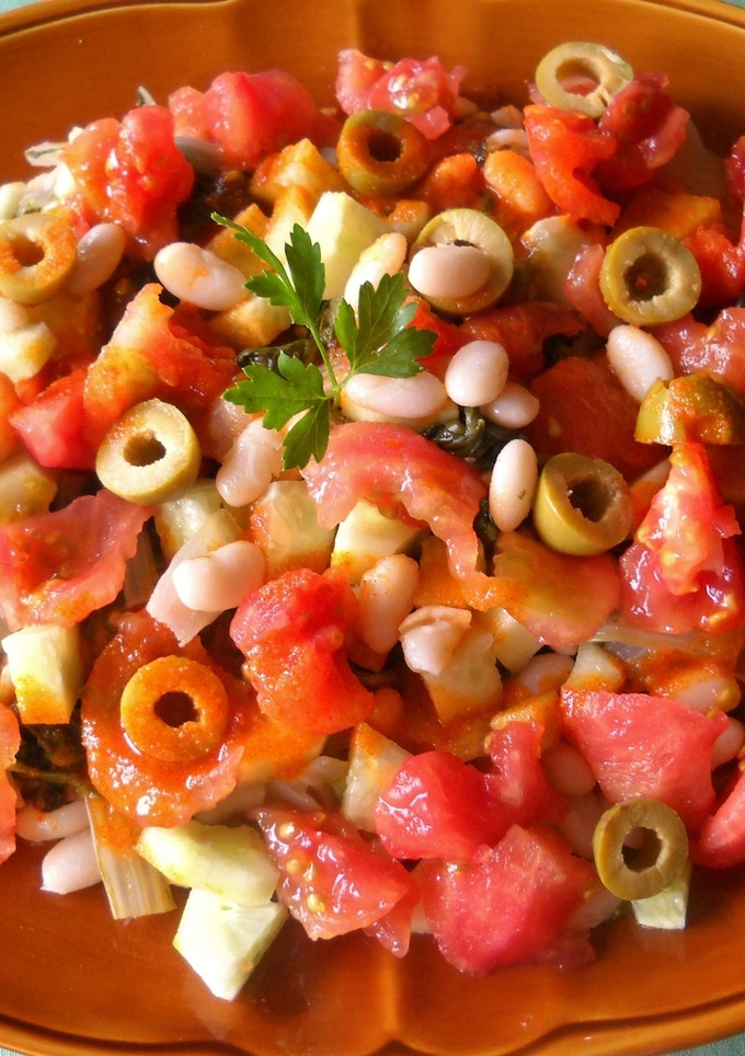 Una foto de Ensalada de judías blancas con vinagreta de ajo y pimentón