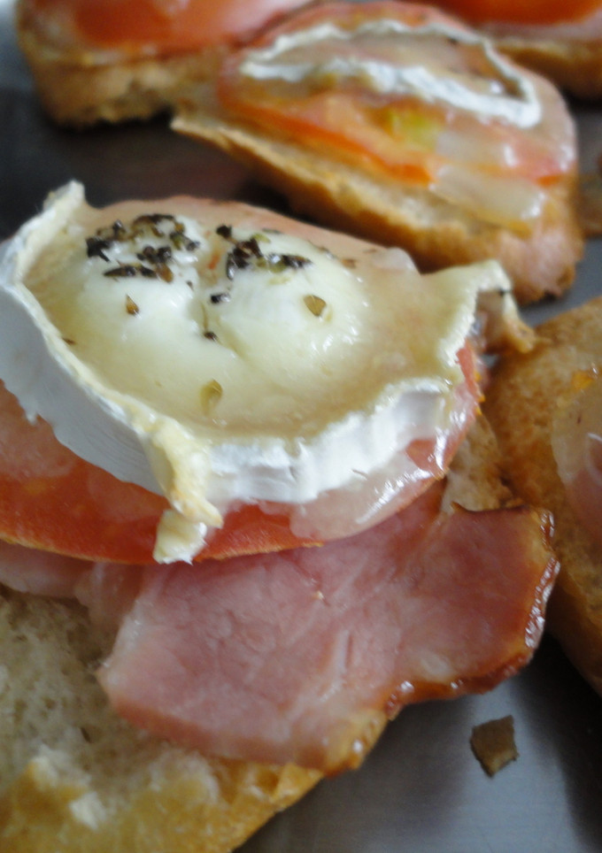 Una foto de Pintxo de bacon con queso de cabra