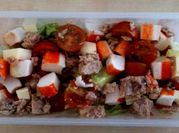 Una foto de comidas frías para llevar