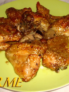 Una foto de Alitas de pollo con sésamo y horchata