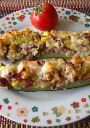 Una foto de Calabacines rellenos con trigo sarraceno, maíz y jamón