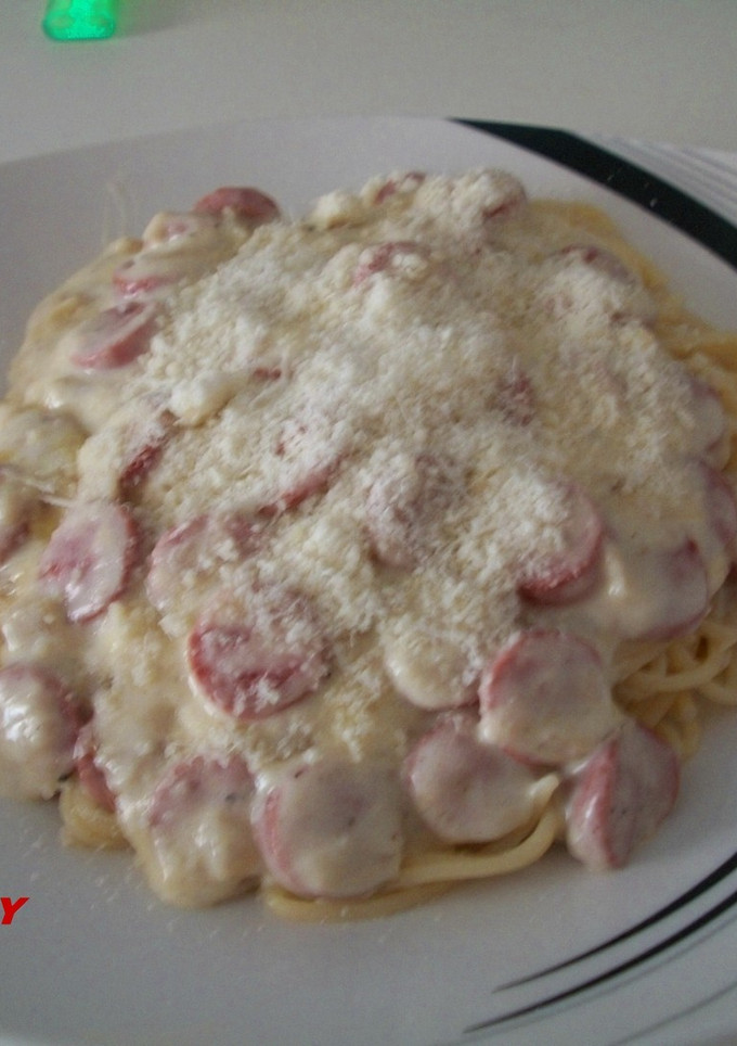 Una foto de Espaguettis con salchichas y nata al Grana Padano