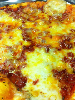 Una foto de Pizza casera de chorizo