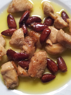 Una foto de Pollo rico con Almendras