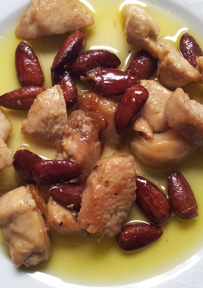 Una foto de Pollo rico con Almendras