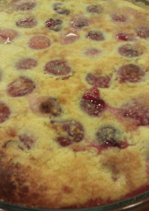 Una foto de Tarta de cerezas fácil
