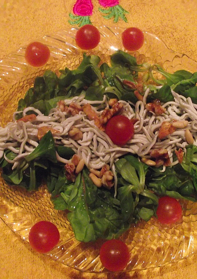 Una foto de Ensalada templada con gulas