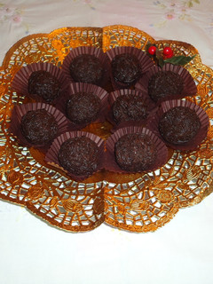 Una foto de Trufas de chocolate con nata