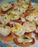 Tostas de confitura de tomate con queso de cabra al orégano