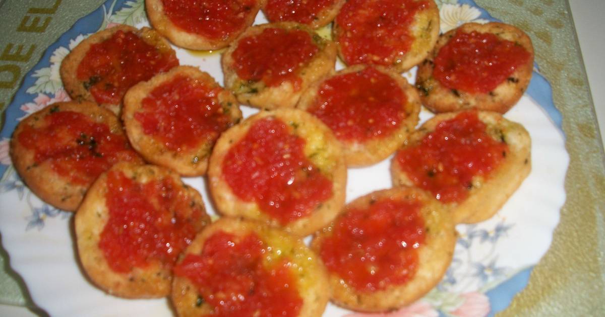 Pan de ajo con tomate, aceite y sal rosa del Himalaya Receta de penchi  briones garcia- Cookpad