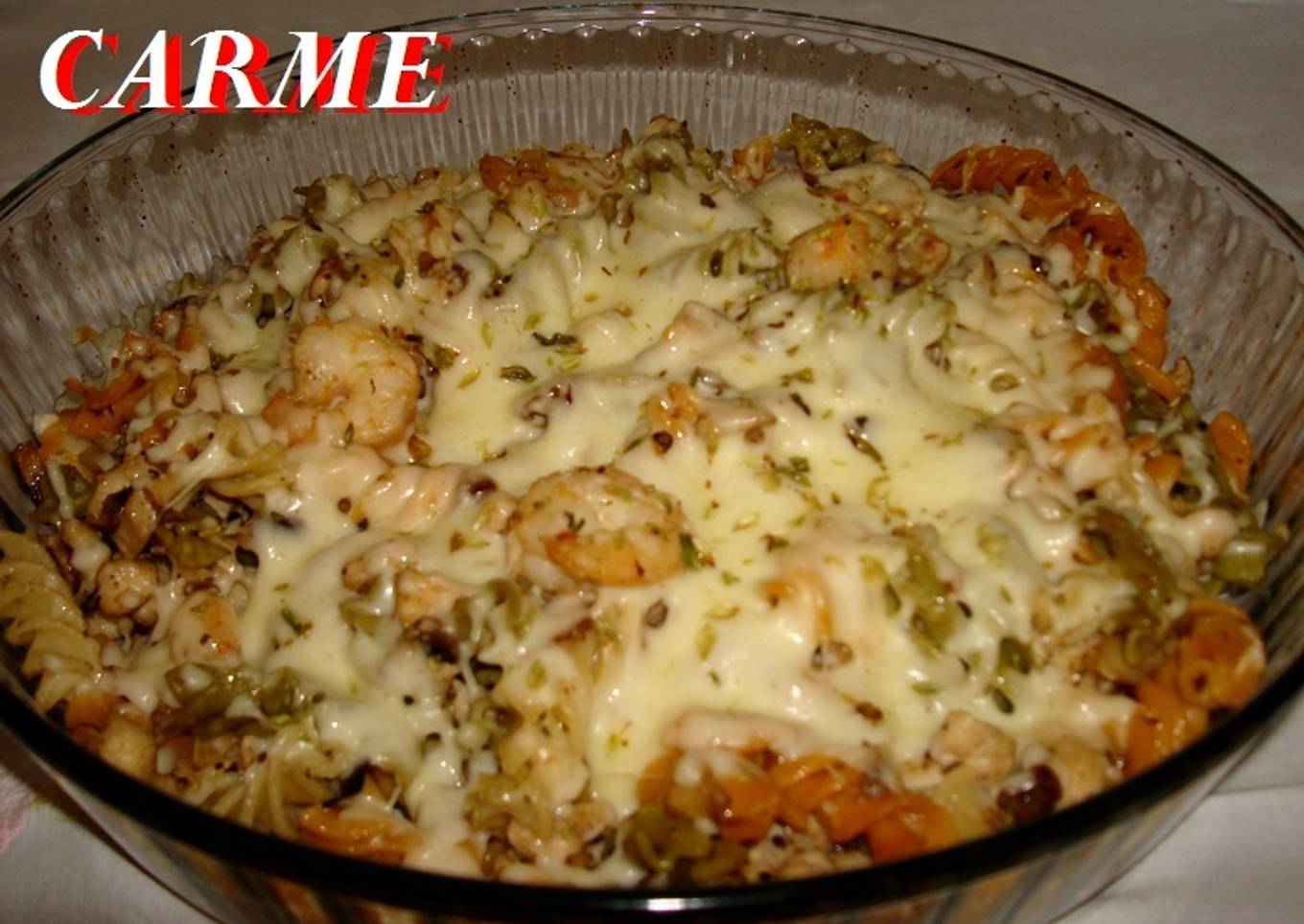 Pasta con pollo al curry y langostinos<br />