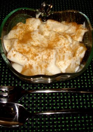 Una foto de Peras con salsa de queso