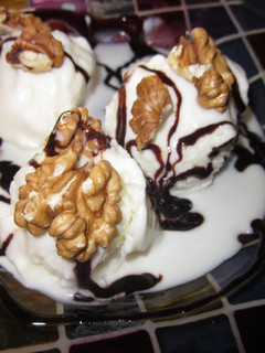 Una foto de Helado de queso y nueces