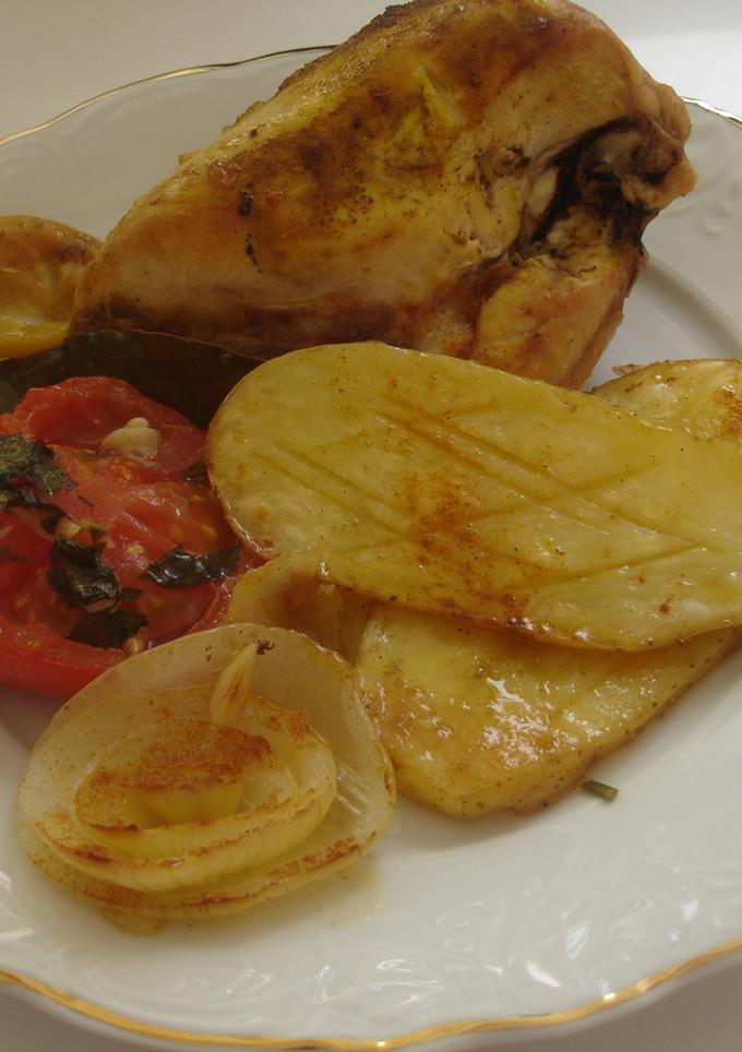 Una foto de Pollo al curry con hortalizas al horno