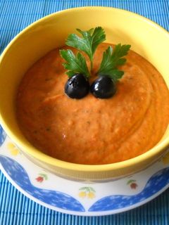Una foto de Crema fría de berenjenas y yogur