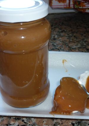 Una foto de Dulce de leche casero con merenguitos