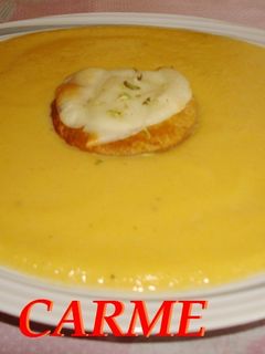 Una foto de Crema fria de calabaza y espárragos