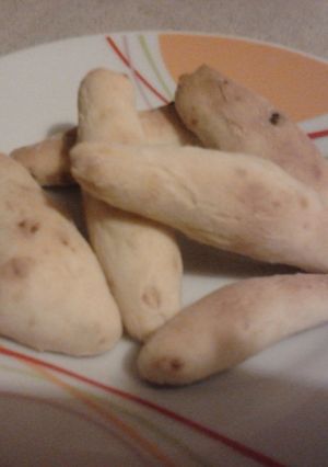 Una foto de Palitos de queso y natilla