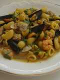 Pasta de tiburones, moluscos y gambas