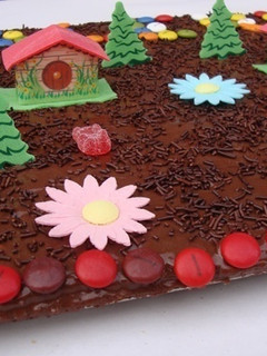 Una foto de Tarta casera de galletas y chocolate