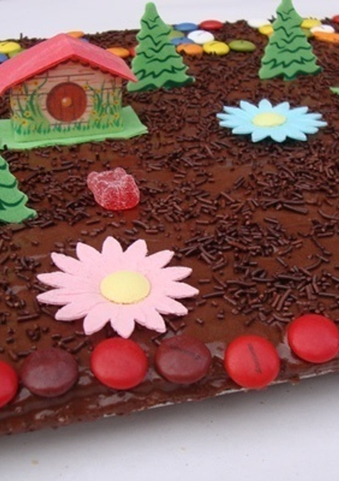 Una foto de Tarta casera de galletas y chocolate