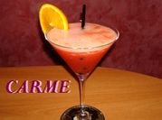 Una foto de bebidas con alcohol con ginebra